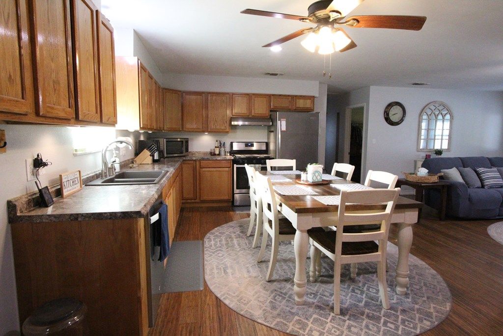Image 11 of property listing at 1451 E 28th St, San Angelo, TX 76903