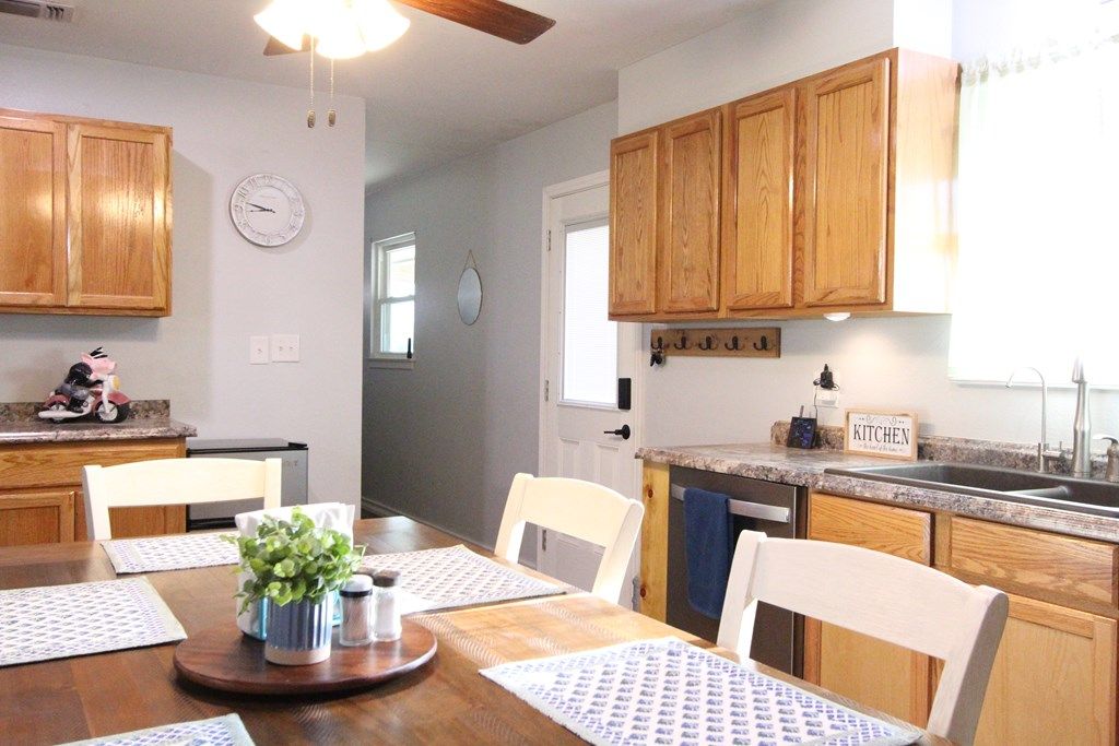 Image 12 of property listing at 1451 E 28th St, San Angelo, TX 76903