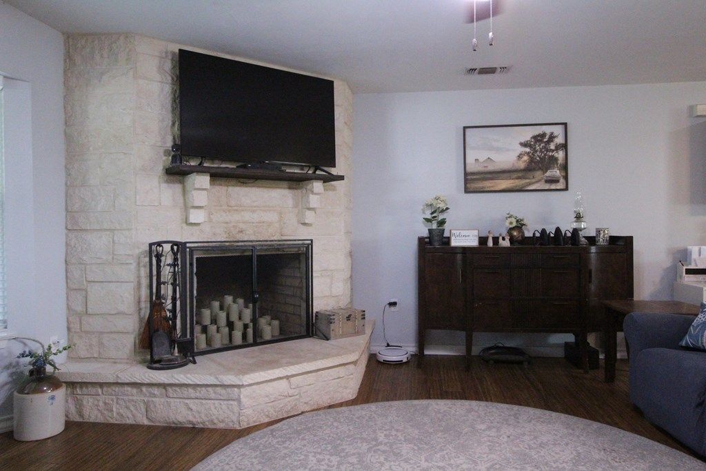 Image 13 of property listing at 1451 E 28th St, San Angelo, TX 76903