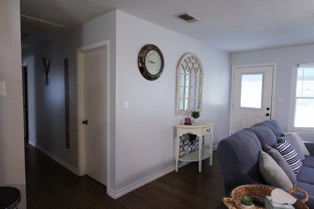 Image 15 of property listing at 1451 E 28th St, San Angelo, TX 76903