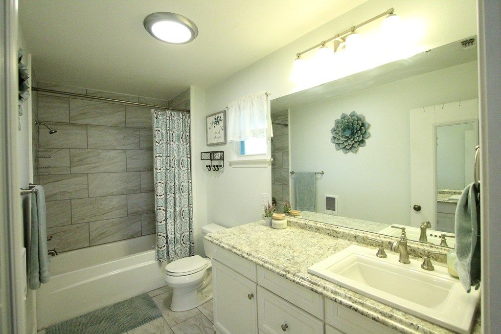 Image 18 of property listing at 1451 E 28th St, San Angelo, TX 76903