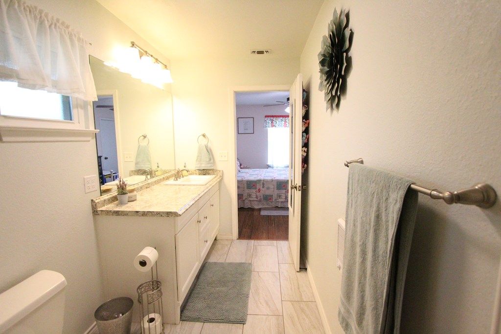 Image 19 of property listing at 1451 E 28th St, San Angelo, TX 76903