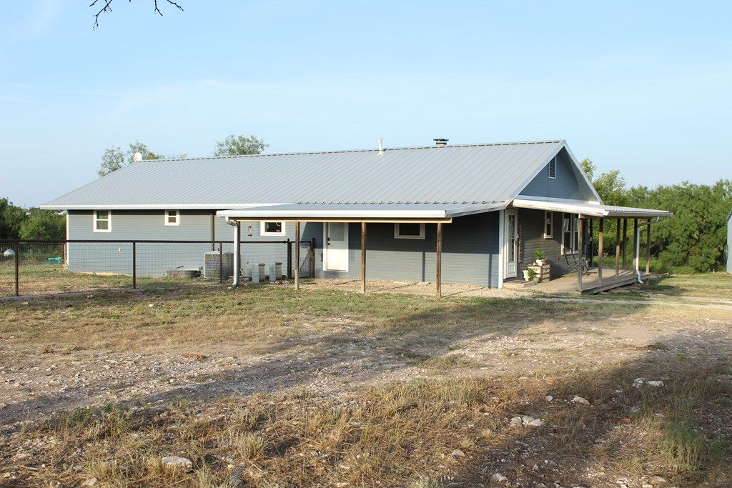 Image 3 of property listing at 1451 E 28th St, San Angelo, TX 76903