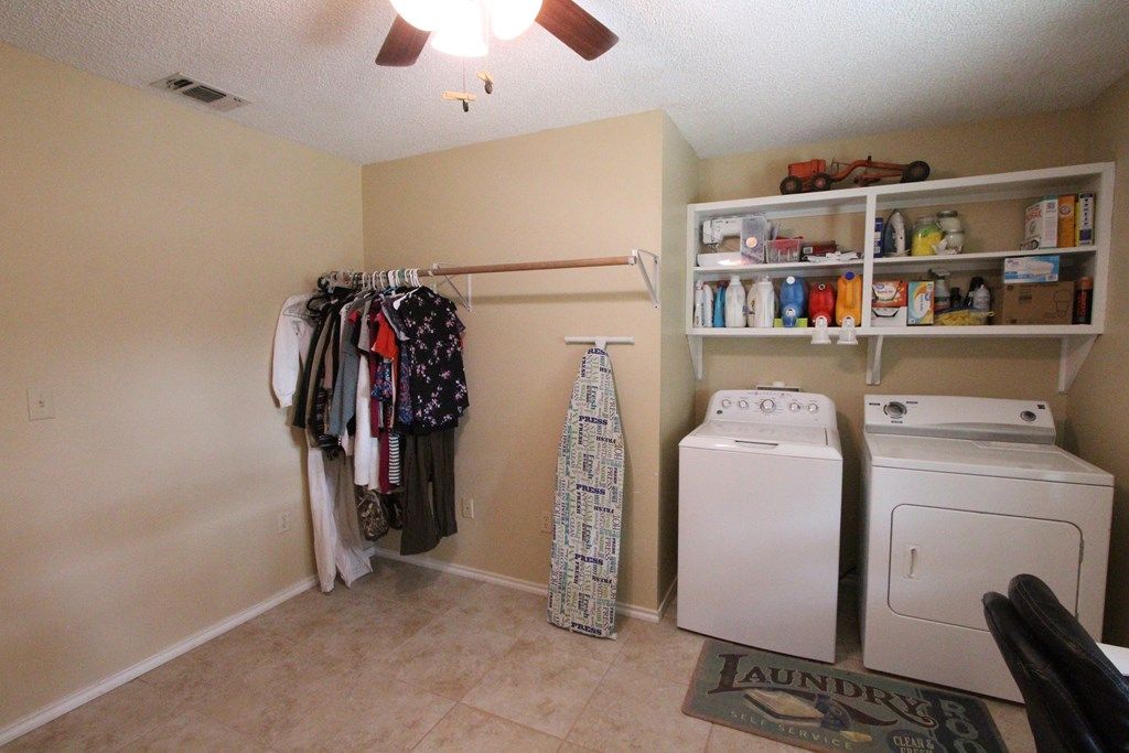 Image 32 of property listing at 1451 E 28th St, San Angelo, TX 76903