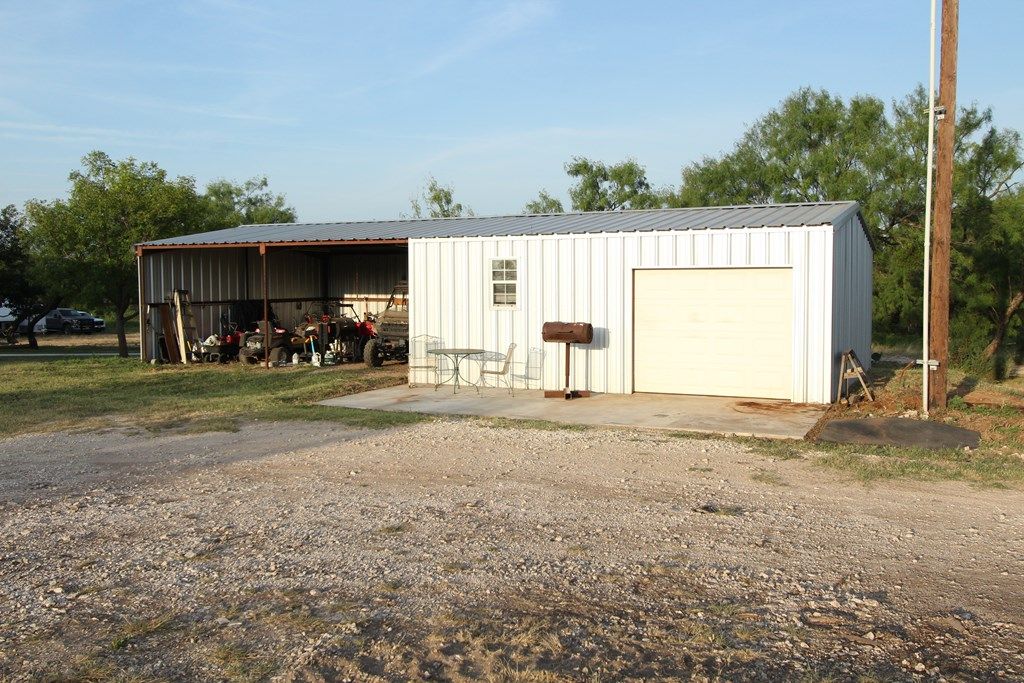 Image 35 of property listing at 1451 E 28th St, San Angelo, TX 76903