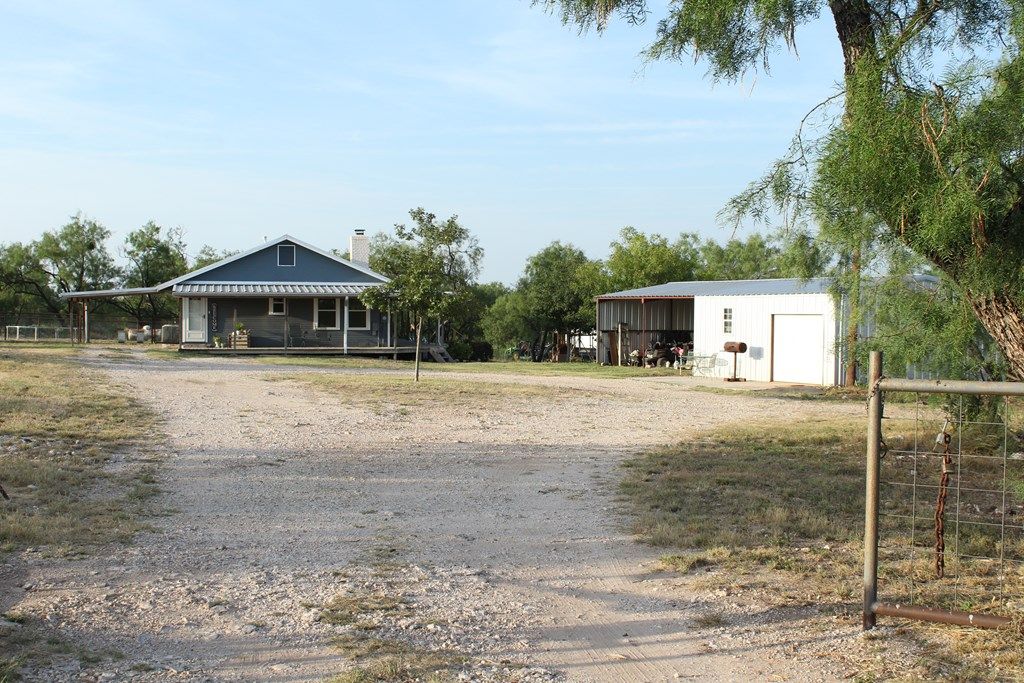 Image 4 of property listing at 1451 E 28th St, San Angelo, TX 76903