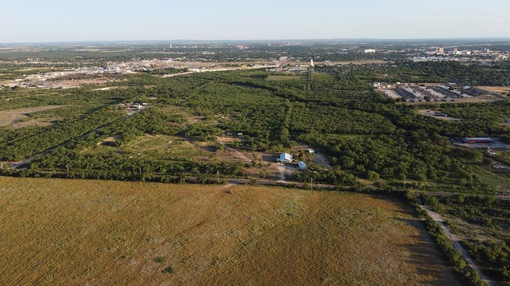 Image 44 of property listing at 1451 E 28th St, San Angelo, TX 76903