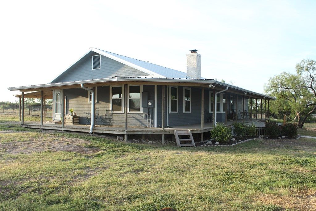 Image 5 of property listing at 1451 E 28th St, San Angelo, TX 76903