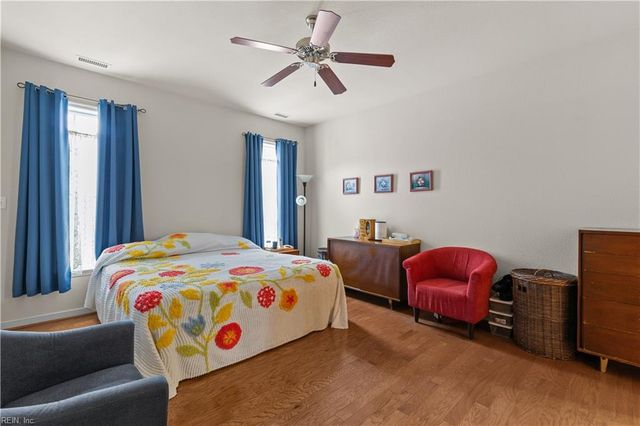 1436 Scoonie Pointe DR, Chesapeake, VA 23322