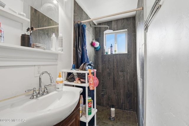 1317 W Niagara Street, Tucson, AZ 85745