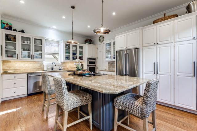 6815 Cougar RUN, Austin, TX 78731