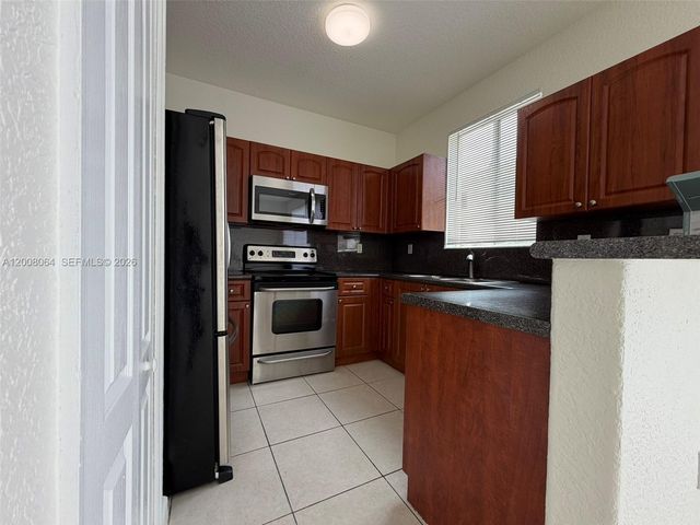 6940 NW 177th St P104, Hialeah, FL 33015