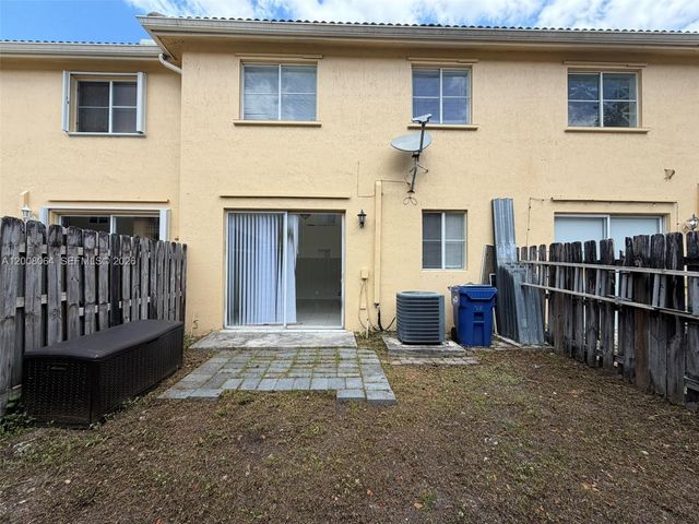 6940 NW 177th St P104, Hialeah, FL 33015