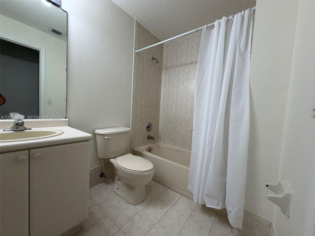 6940 NW 177th St P104, Hialeah, FL 33015