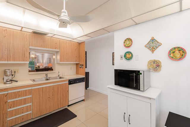 2102 Lucaya Bend J3, Coconut Creek, FL 33066