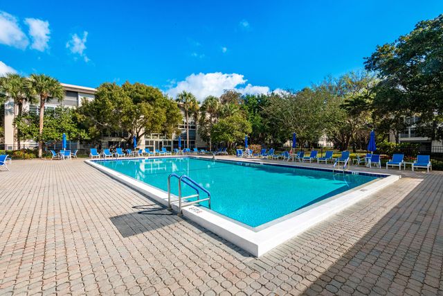 2102 Lucaya Bend J3, Coconut Creek, FL 33066