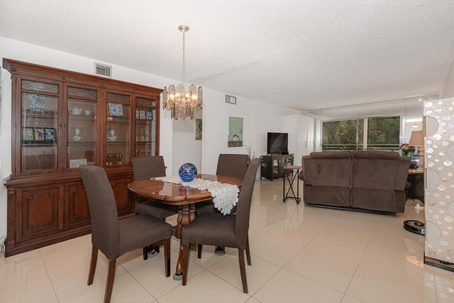 2102 Lucaya Bend J3, Coconut Creek, FL 33066