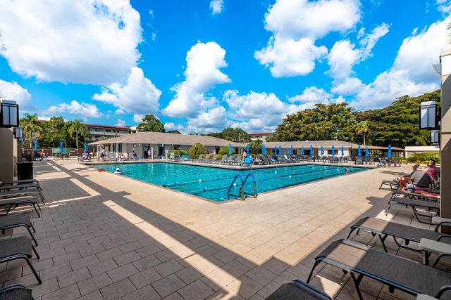 2102 Lucaya Bend J3, Coconut Creek, FL 33066