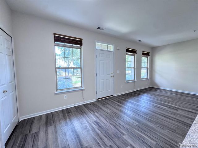 488 Village Drive, Walled Lake, MI 48390