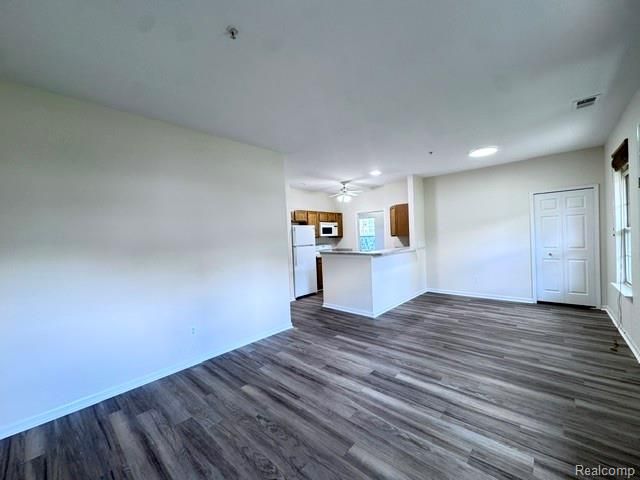 488 Village Drive, Walled Lake, MI 48390