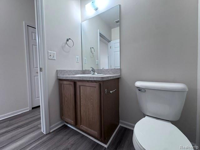 488 Village Drive, Walled Lake, MI 48390