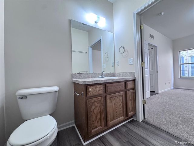 488 Village Drive, Walled Lake, MI 48390