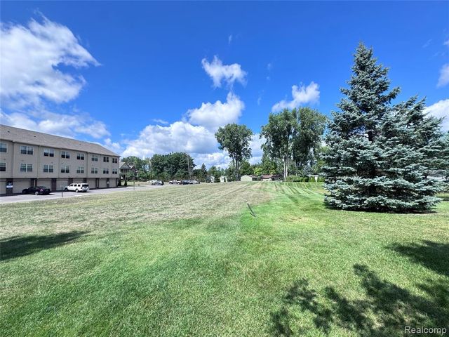 488 Village Drive, Walled Lake, MI 48390