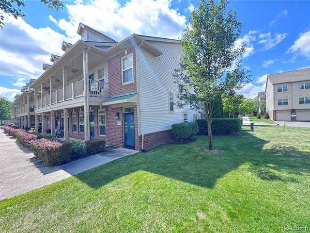 488 Village Drive, Walled Lake, MI 48390