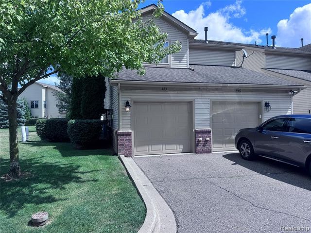 488 Village Drive, Walled Lake, MI 48390
