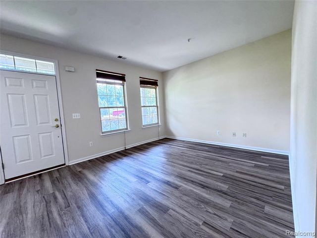488 Village Drive, Walled Lake, MI 48390