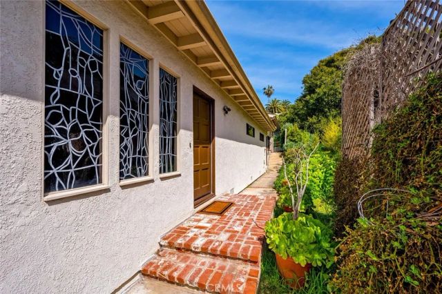 421 Loma Terrace, Laguna Beach, CA 92651