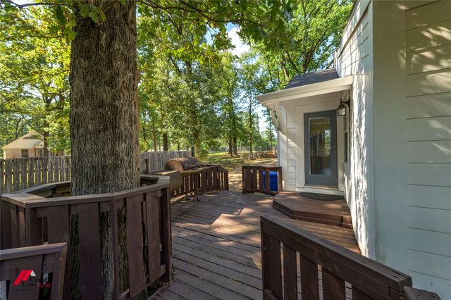 6239 S Lakeshore Drive, Shreveport, LA 71119