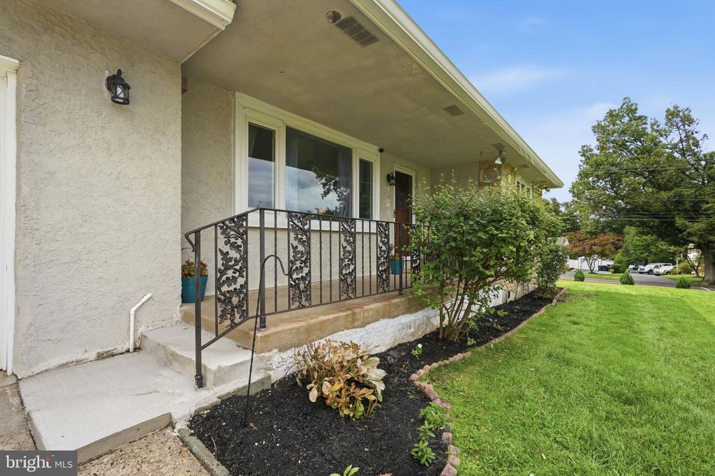 8 TWIST DR, SOUTHAMPTON, PA 18966 — photo 4
