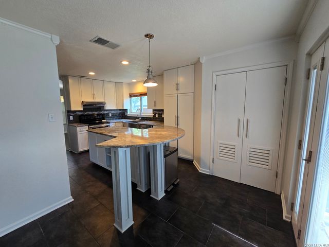 9139 Mirecourt, San Antonio, TX 78250