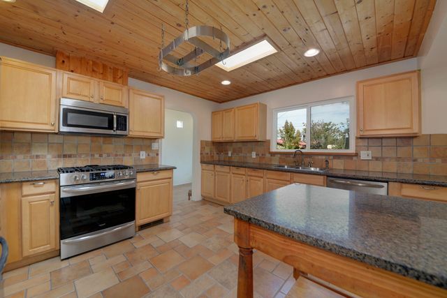 2905 Summit Place NE, Albuquerque, NM 87106