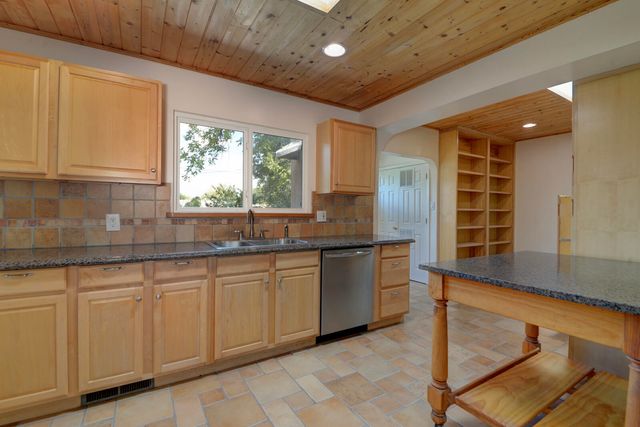 2905 Summit Place NE, Albuquerque, NM 87106