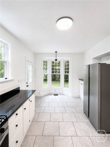 602 E 50th Street, Savannah, GA 31405