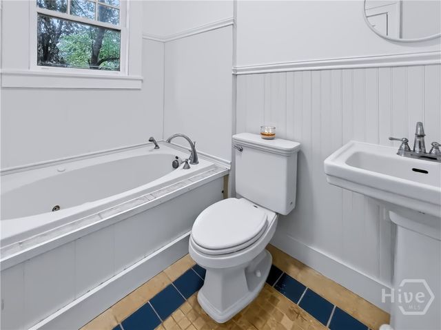 602 E 50th Street, Savannah, GA 31405