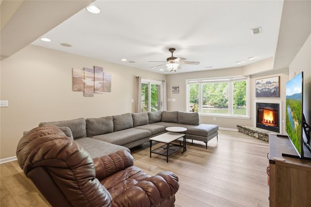 633 N Lake Drive, Salem, SC 29676
