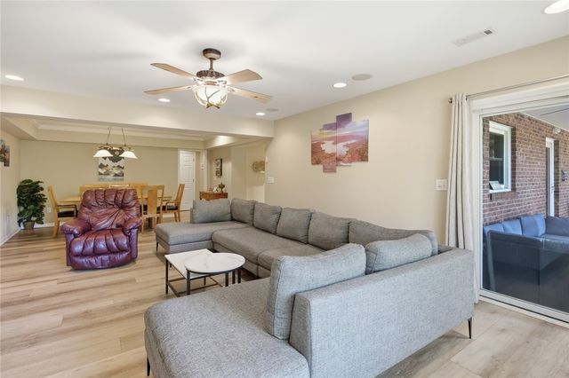 633 N Lake Drive, Salem, SC 29676