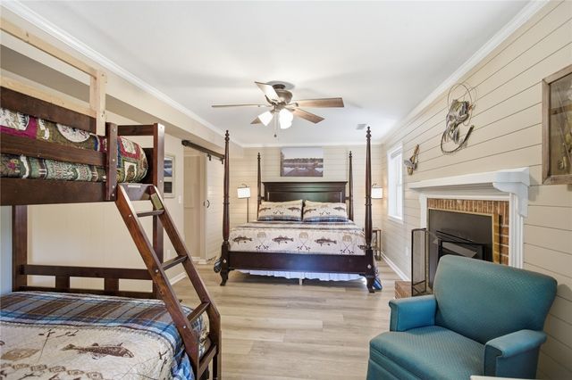 633 N Lake Drive, Salem, SC 29676