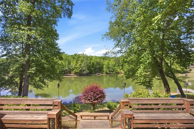633 N Lake Drive, Salem, SC 29676