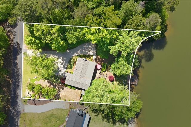 633 N Lake Drive, Salem, SC 29676