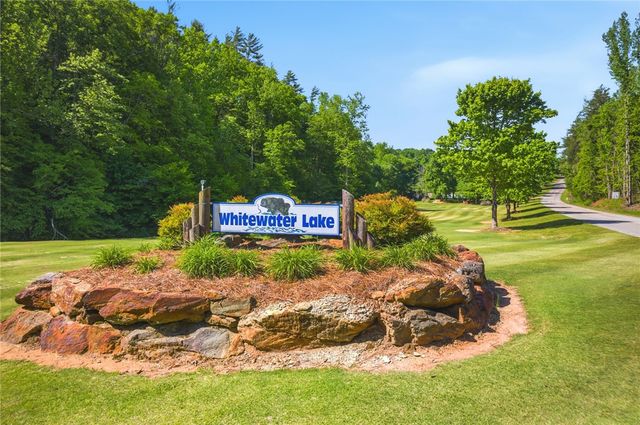 633 N Lake Drive, Salem, SC 29676