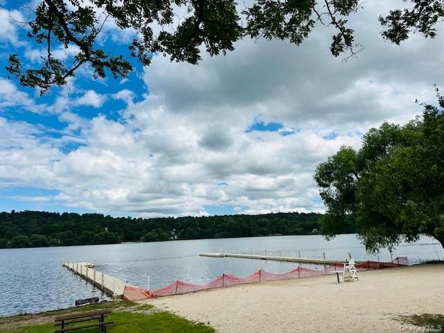 15 Roanoke Road, Patterson, NY 12563
