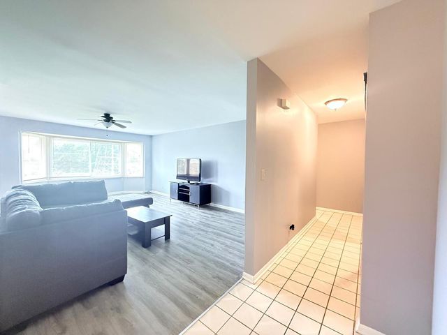 3108 Roberts Drive 6, Woodridge, IL 60517