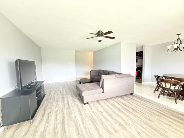 3108 Roberts Drive 6, Woodridge, IL 60517