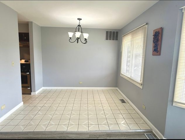 3108 Roberts Drive 6, Woodridge, IL 60517