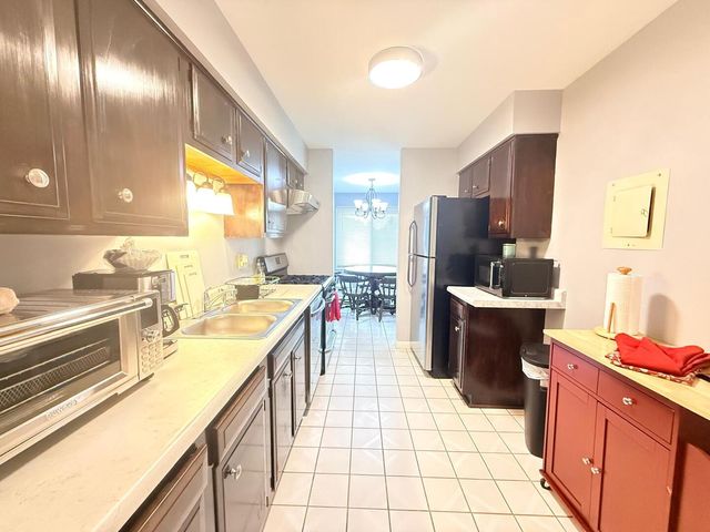3108 Roberts Drive 6, Woodridge, IL 60517
