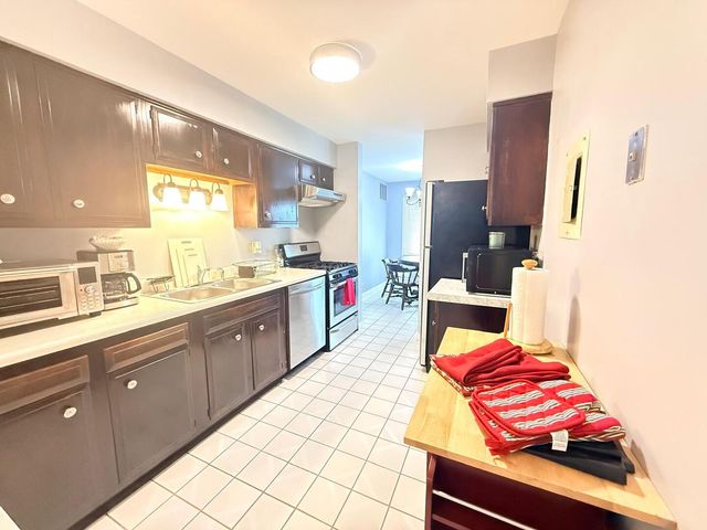 3108 Roberts Drive 6, Woodridge, IL 60517